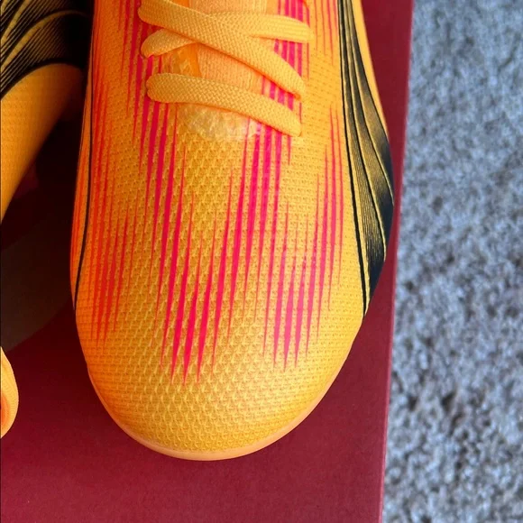 Puma Neon Orange and Black Soccer Cleats Size 6 NIB - Picture 4 of 8